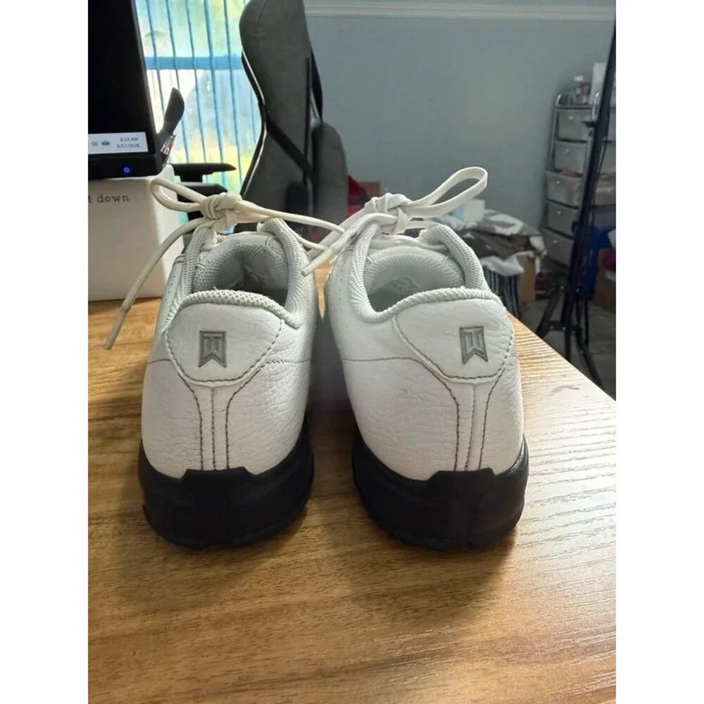 Nike Tiger Woods Grey White Leather  Classic Athleisure Golf Shoes Size 4Y